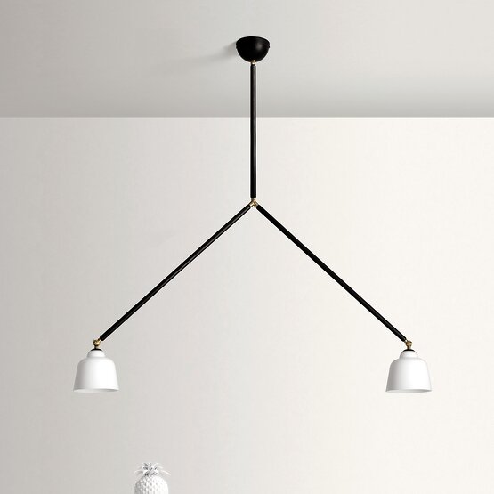 Lámpara colgante Neoretro, Lámpara de suspensión en vidrio soplado blanco lechoso y metal pintado en polvo negro con puntos de luz orientables y configurables en plafón