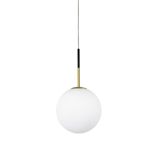 Suspension Jugen, Lampe à suspension en verre soufflé blanc lait avec éléments en laiton peints et brossés en noir